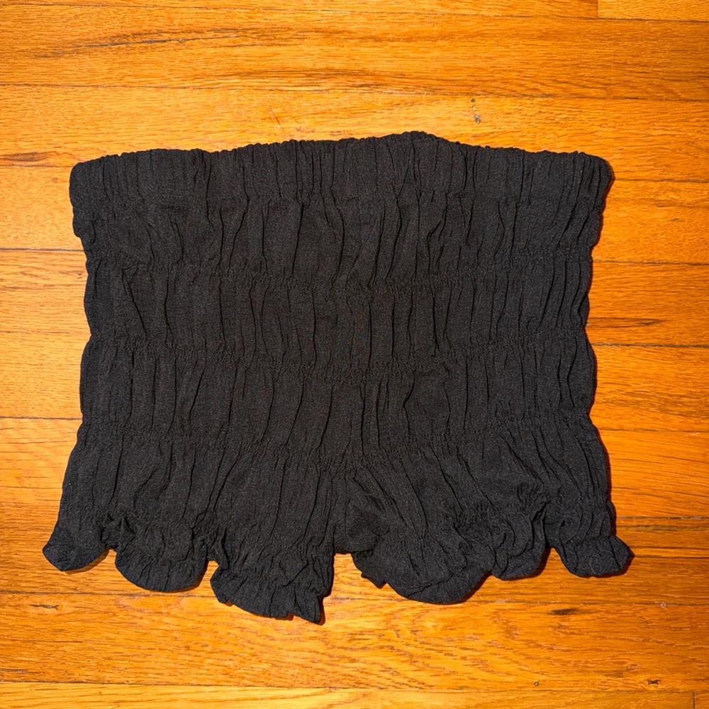 SHEIN Black Smocked Ruffle Waistband Shorts - Picture 2 of 3